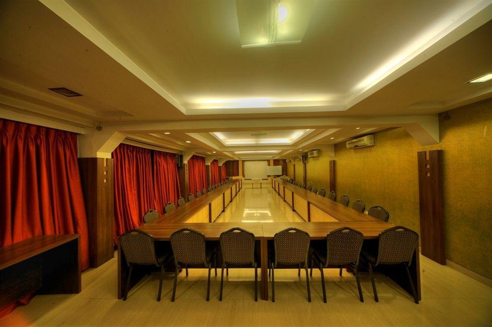 Zaras Resort Khandala Lonavala Eksteriør billede